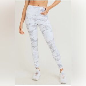 Mono B High Rise Ice Camo White & Gray Camouflage Leggings Size Small